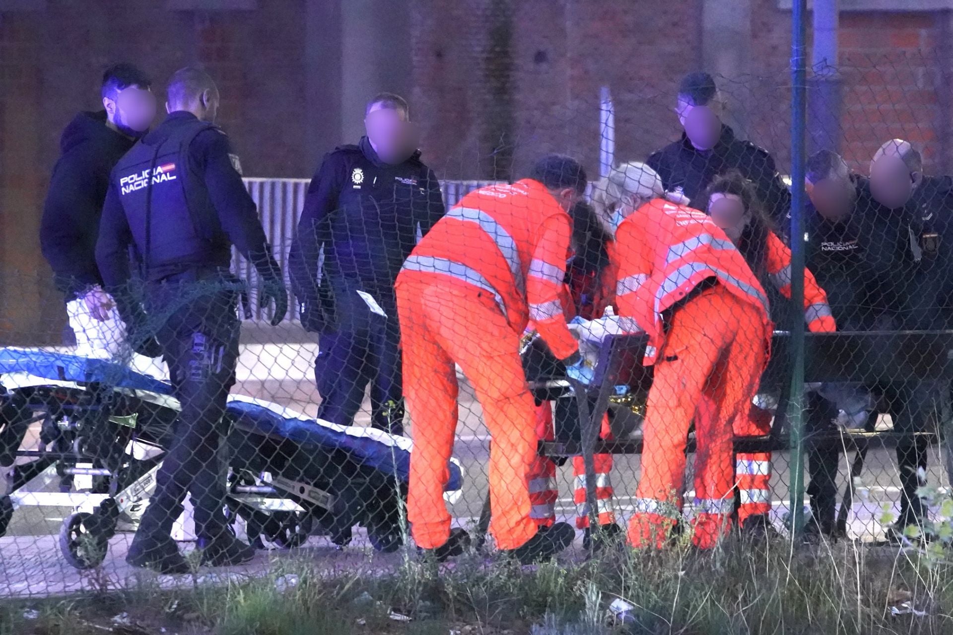 Vuelca un coche de la Policía Nacional con dos agentes