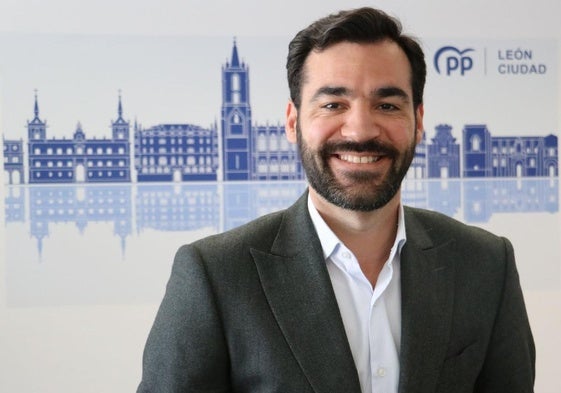 David Fernández en su despacho del Ayuntamiento de Ordoño II.