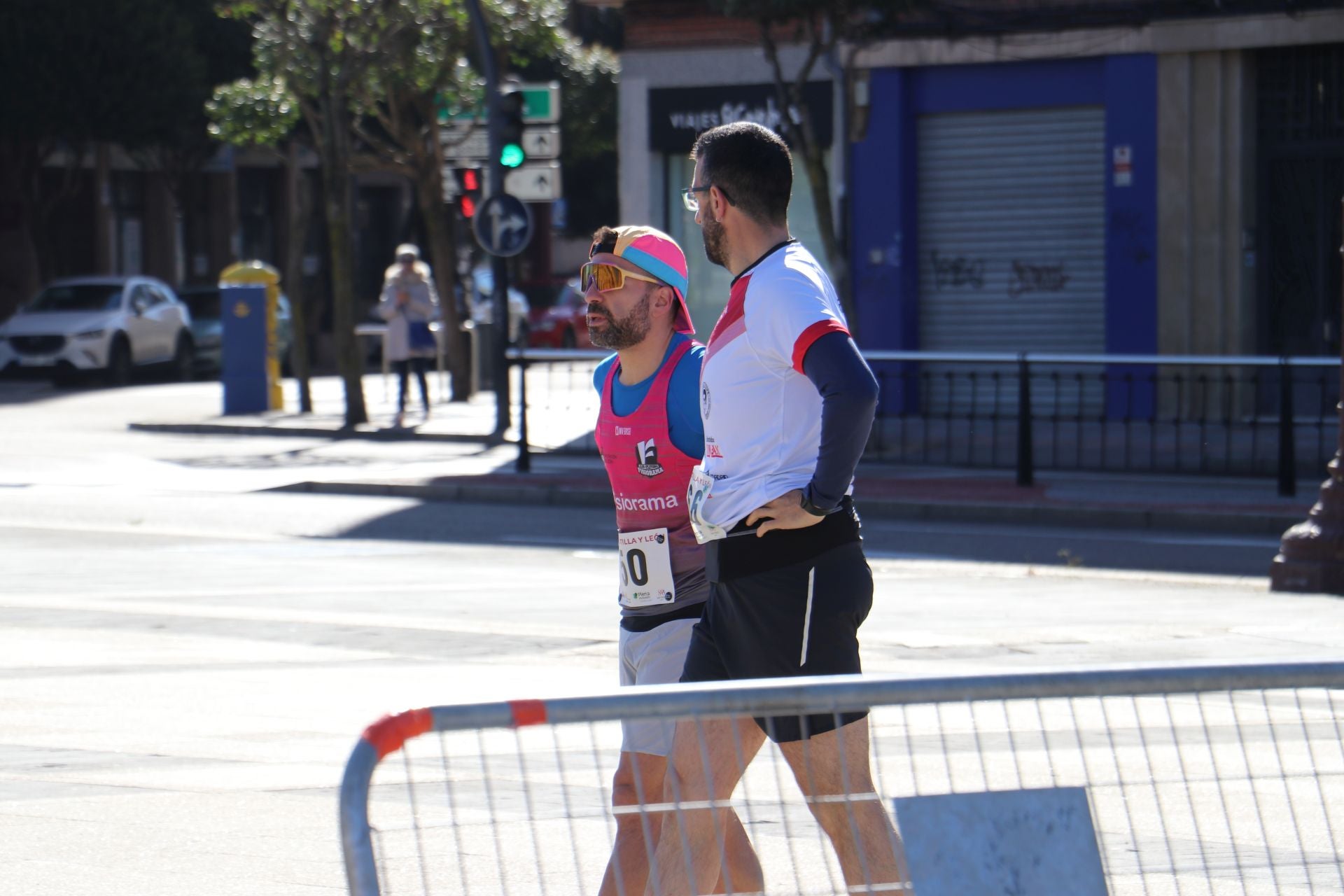 Las imágenes de la carrera solidaria por el día de la comunidad en León