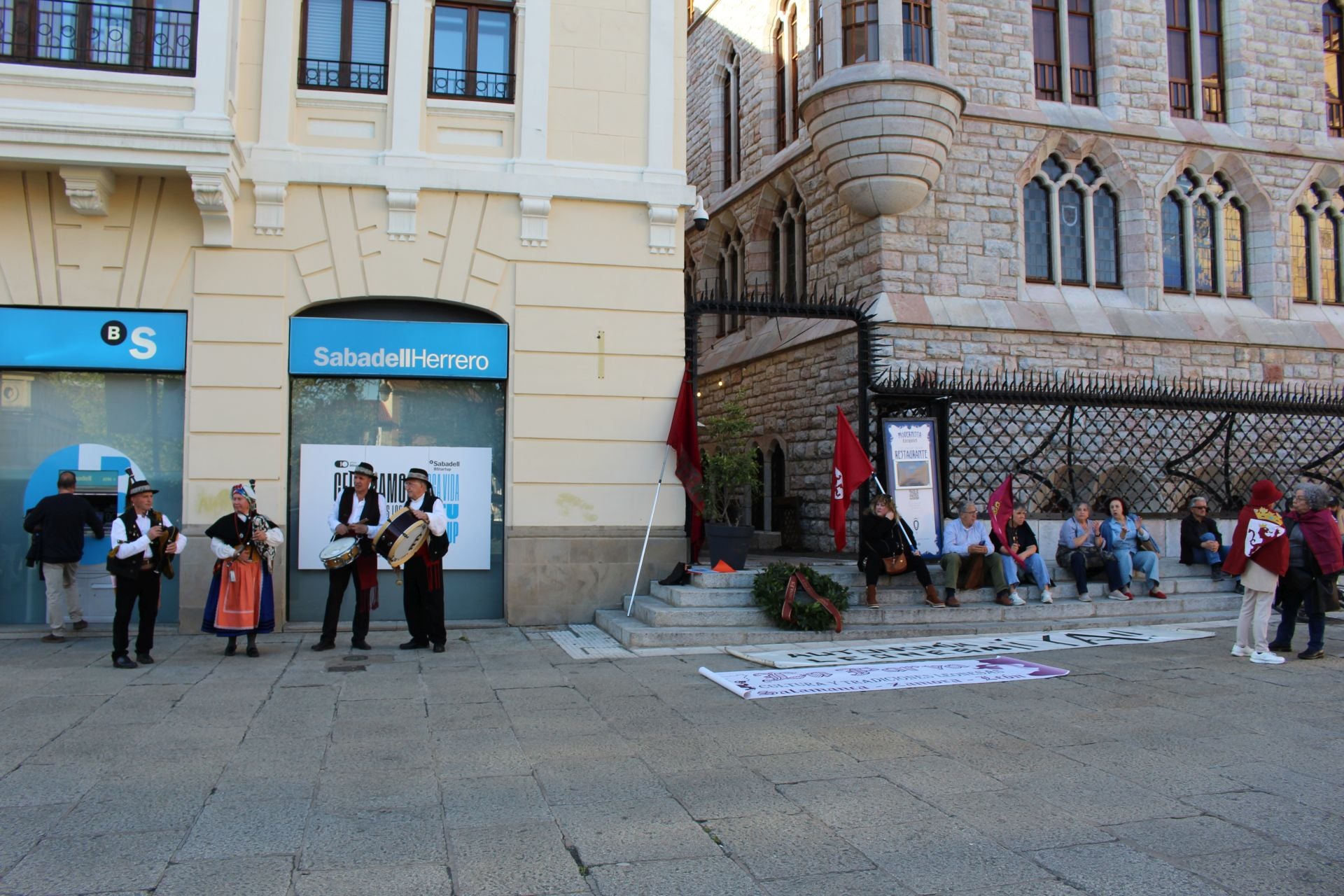 Homenaje a los Héroes Leoneses