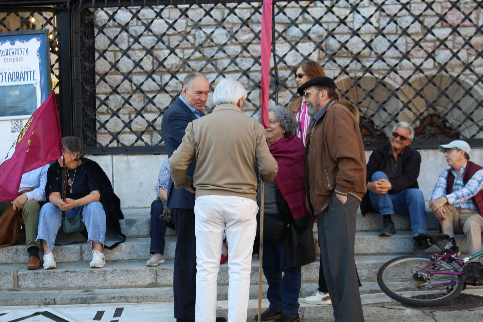Homenaje a los Héroes Leoneses