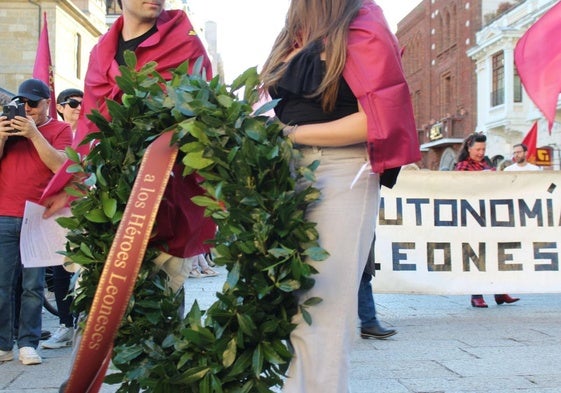 Concentración y posterior marcha en la capital leonesa con motivo de la celebración del 24 de abril Día de los Héroes Leoneses