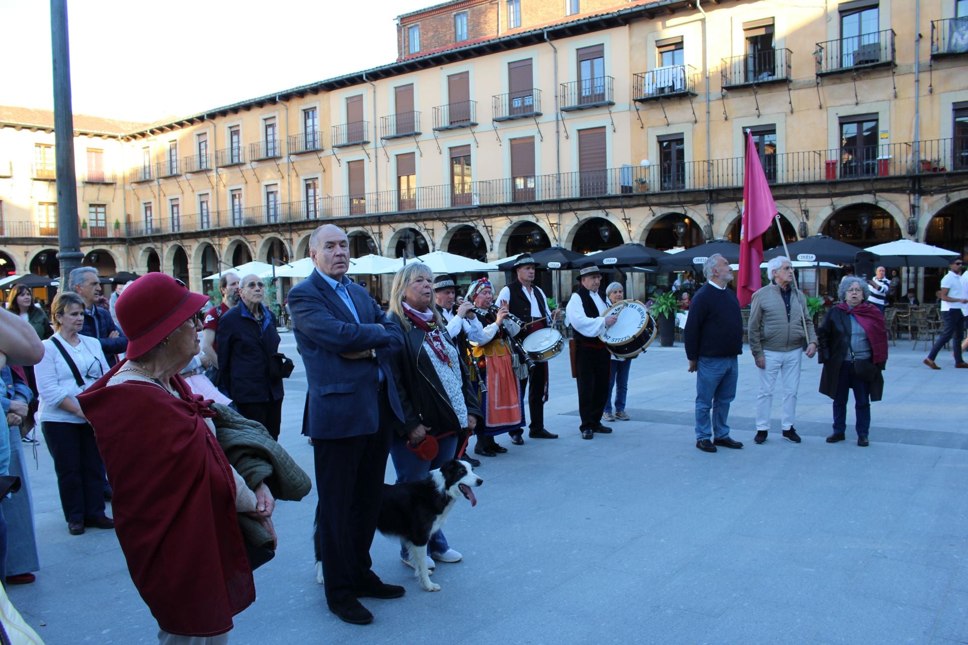 Homenaje a los Héroes Leoneses