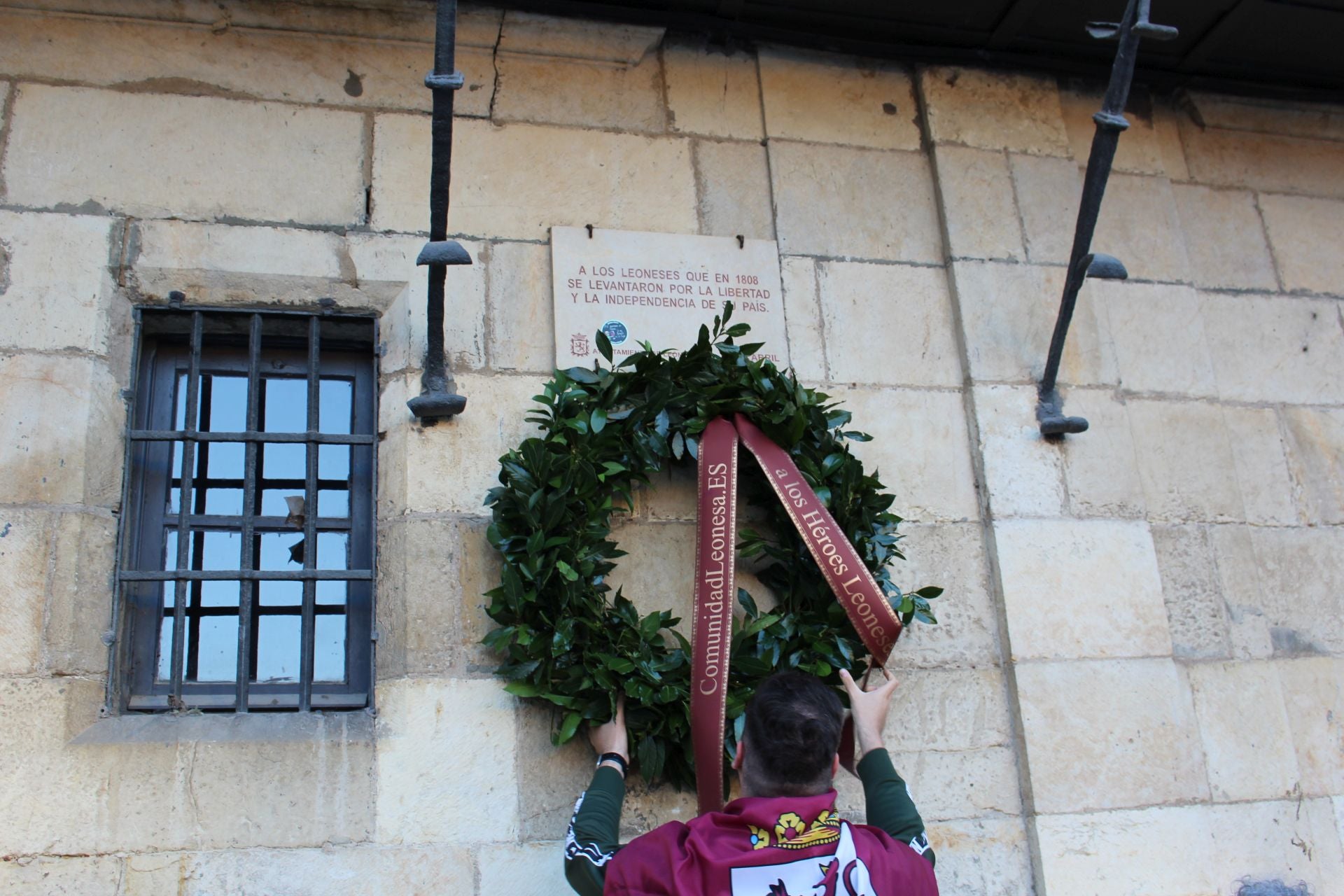 Homenaje a los Héroes Leoneses