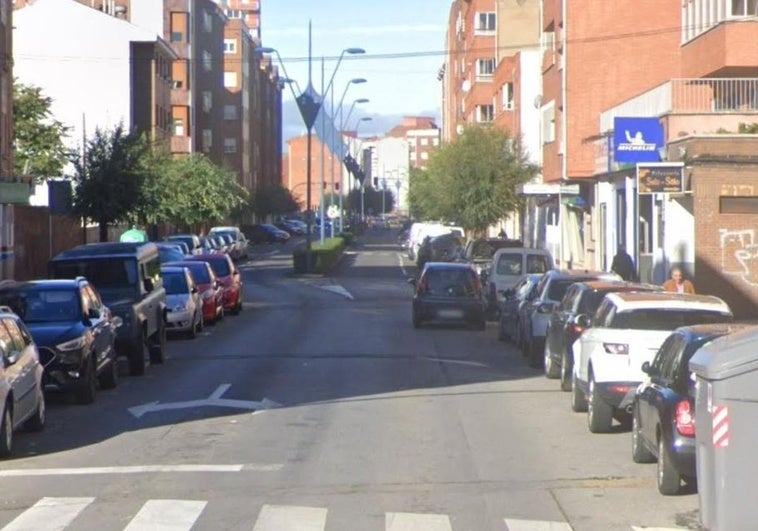 La colisión entre una furgoneta y una bici deja un herido en León