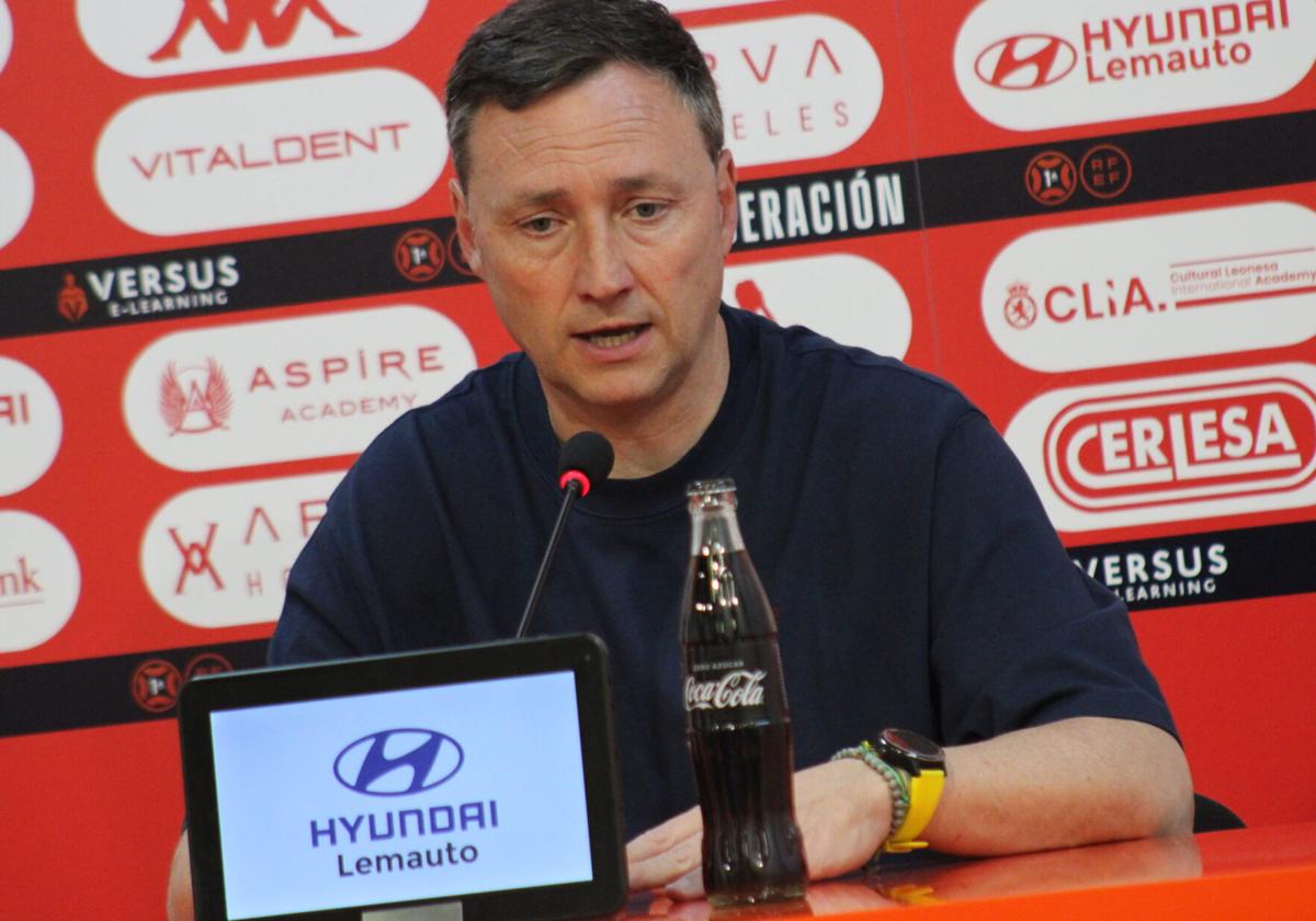 Raúl Llona, en la sala de prensa del Reino de León.