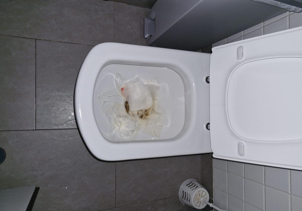Sin agua, sin luz y obligados a quedarse en su trabajo: «Había un olor que ni en el Húmedo»
