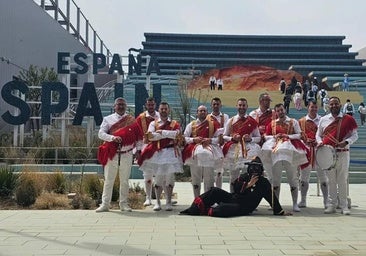 El paloteo de Laguna de Negrillos golpea y hace bailar a la Expo de Osaka