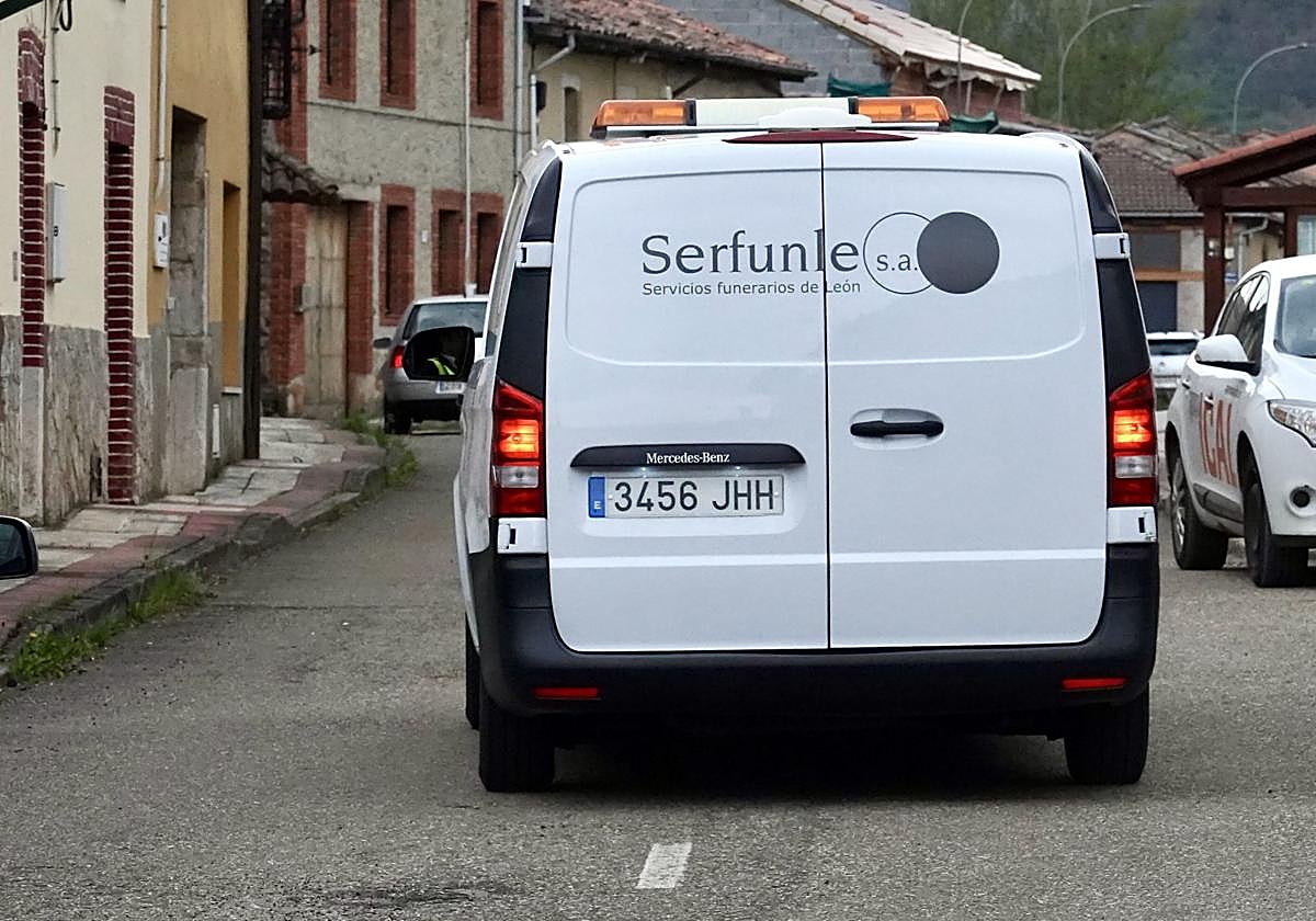 Vehículo que trasladó al asesinado en Sorribos de Alba.