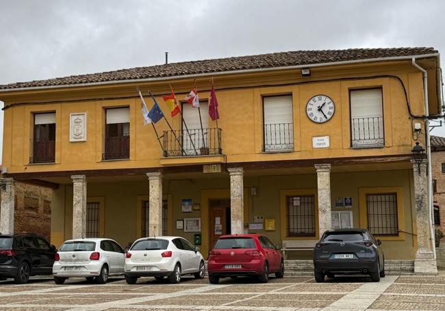 Fachada del Ayuntamiento de Grajal de Campos.