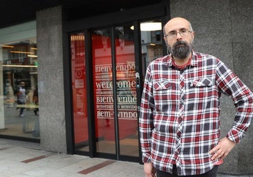 Pedir cita previa con 81 años se hace un imposible: «Para los bancos parecemos ganado»