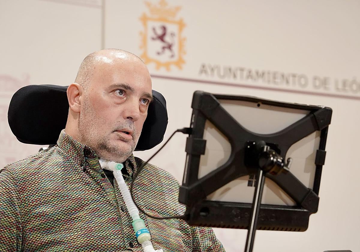 Urbano González recibe el Premio Comercio Justo de León