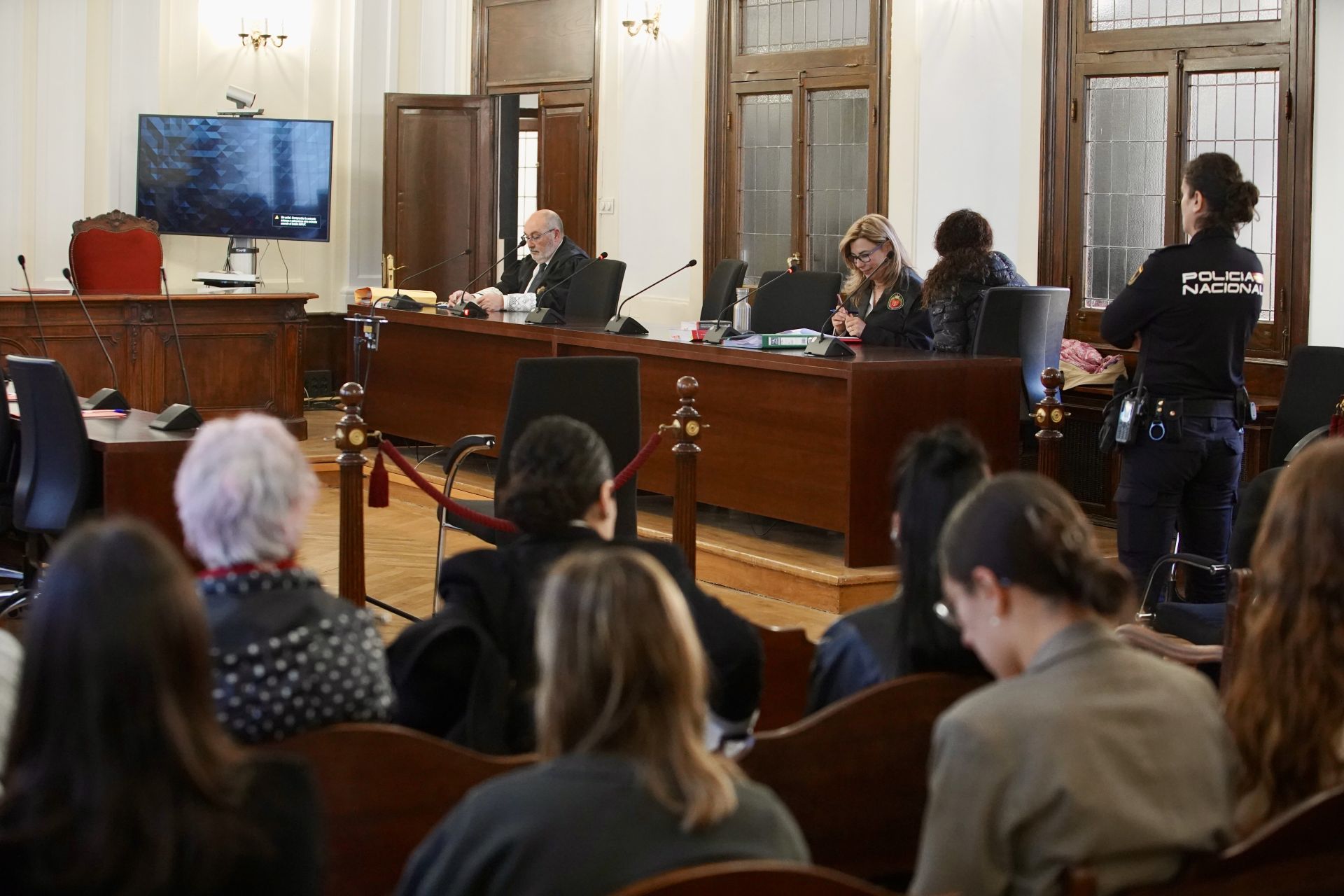 Juicio contra una auxiliar de Enfermería acusada de asesinato en León