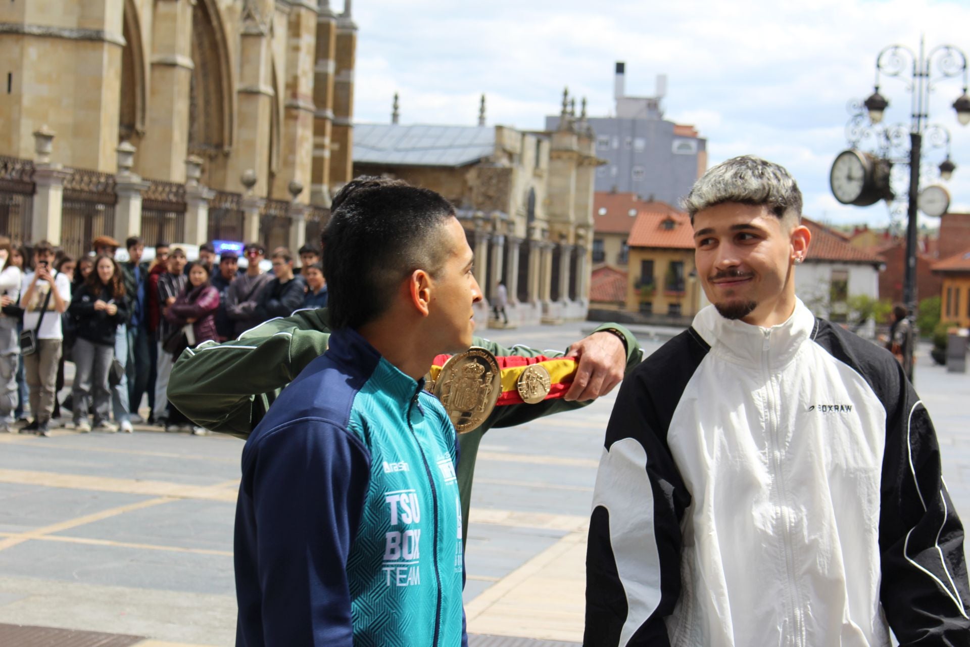 Barrul calienta el combate con Zabala por todo León