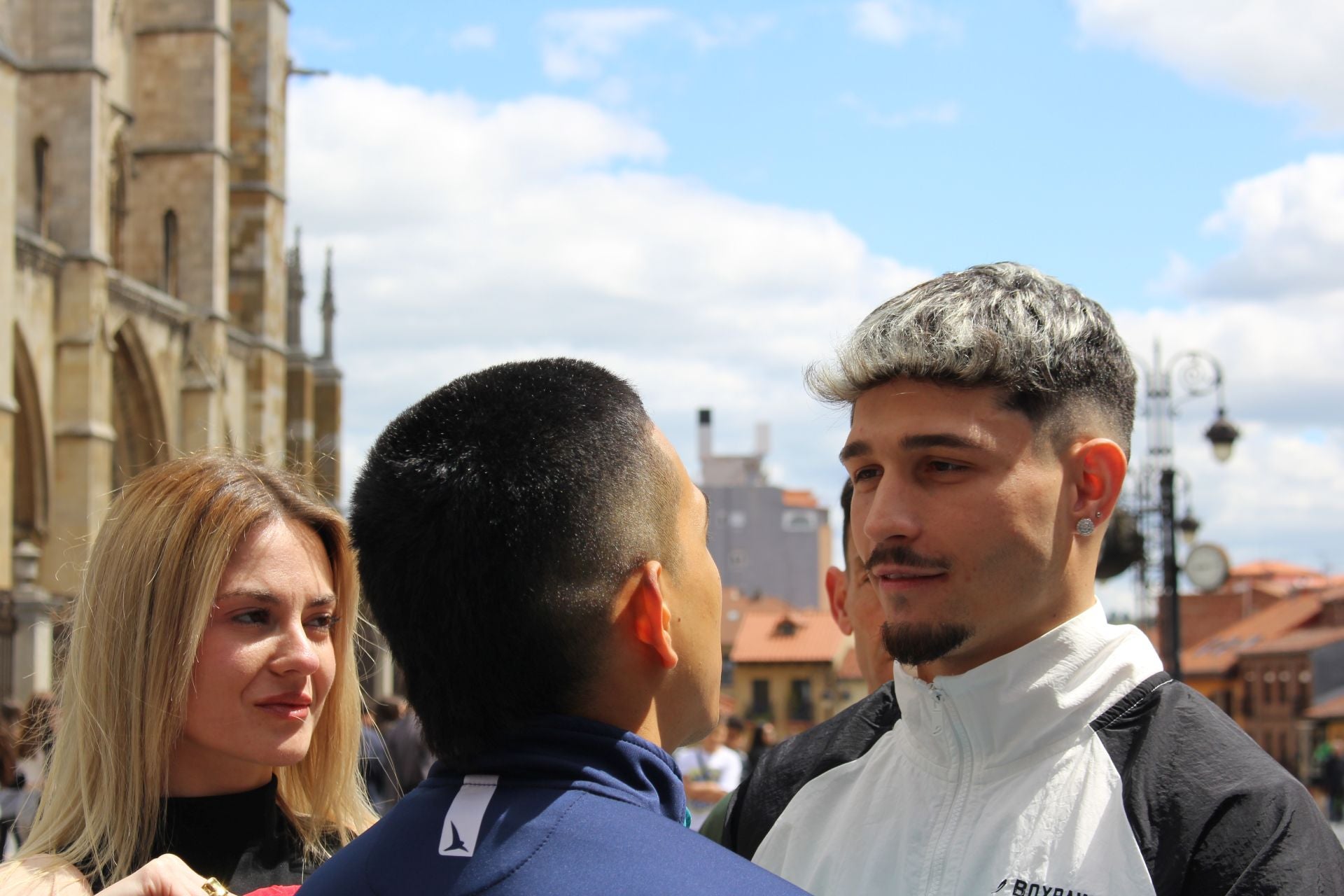 Barrul calienta el combate con Zabala por todo León