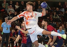 Carlos Álvarez, en un partido con el Abanca Ademar.