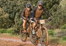 Óscar Reguera y Mónica Díaz empiezan mandando en la Vuelta a León BTT