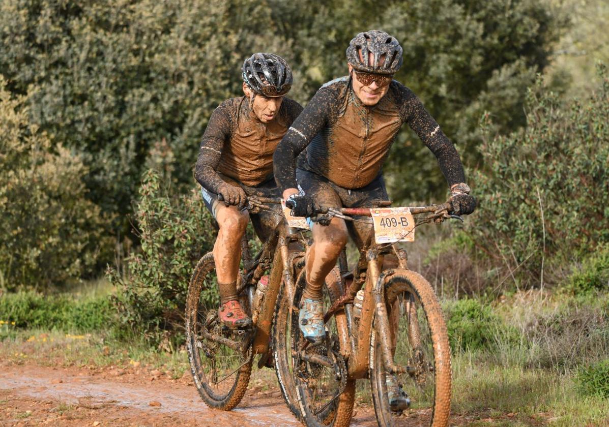 Óscar Reguera y Mónica Díaz empiezan mandando en la Vuelta a León BTT