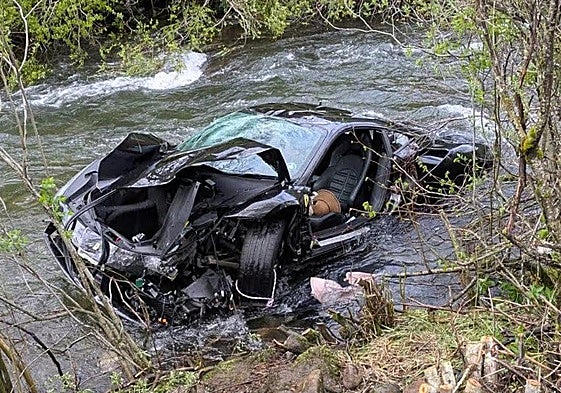 Imagen del vehículo en el lugar del accidente.