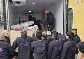 Furgoneta que traslada las tallas.