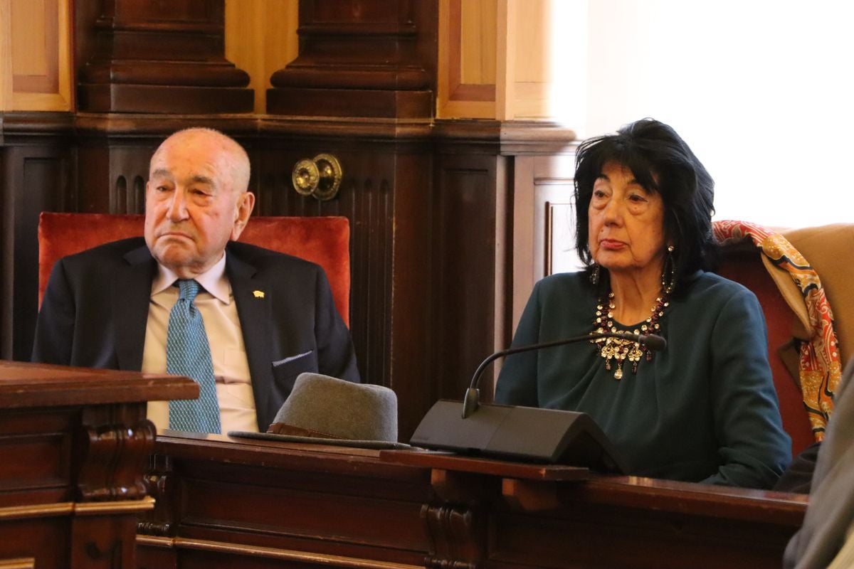 Homenaje a las parejas leonesas que han cumplido 50 y 60 años de casados