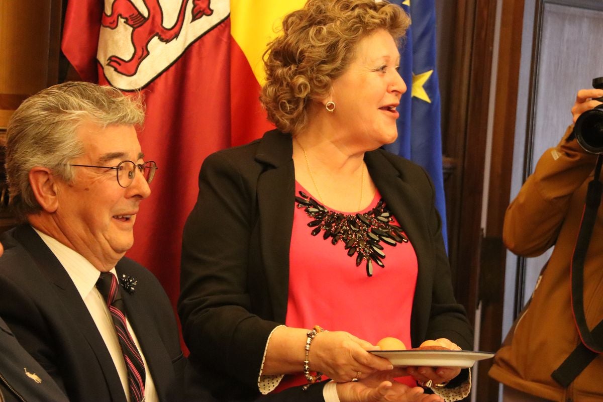 Homenaje a las parejas leonesas que han cumplido 50 y 60 años de casados