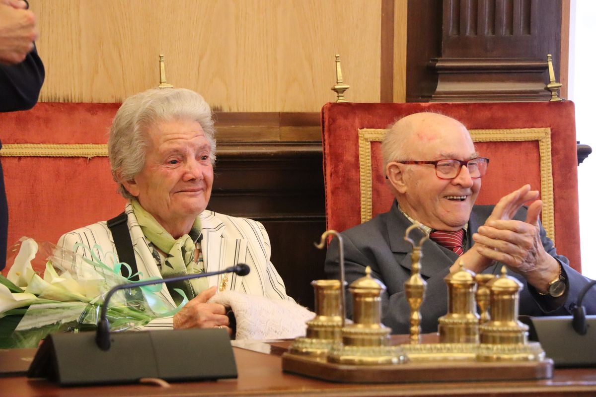 Homenaje a las parejas leonesas que han cumplido 50 y 60 años de casados
