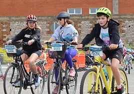 Imagen de participantes en el Día de la Familia sobre Ruedas de Leonoticias en 2024