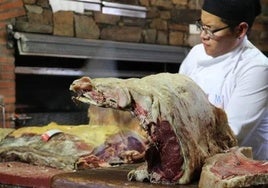 Carne que se prepara en El Capricho.