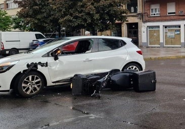 Un motorista de 21 años herido al chocar con un coche en un barrio de León