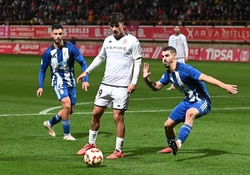 Antón Escoba y Javi Lancho, en el derbi de la primera vuelta.