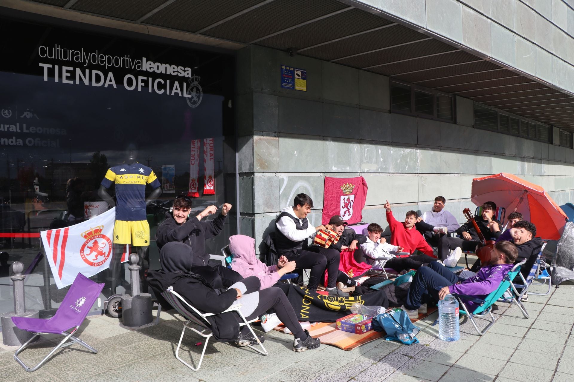 16 horas de espera por unas entradas para el Ponferradina-Cultural