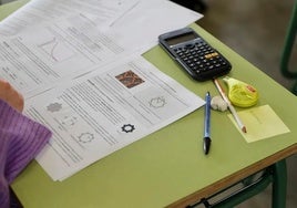 Un alumno realizando un examen