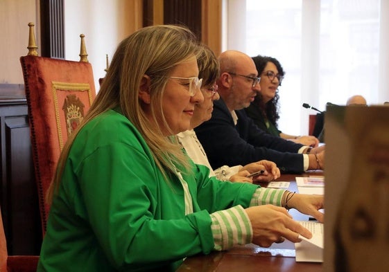 Yolanda León y Juanjo Pérez de Cocinandos dan el pregón de la feria del libro de León.