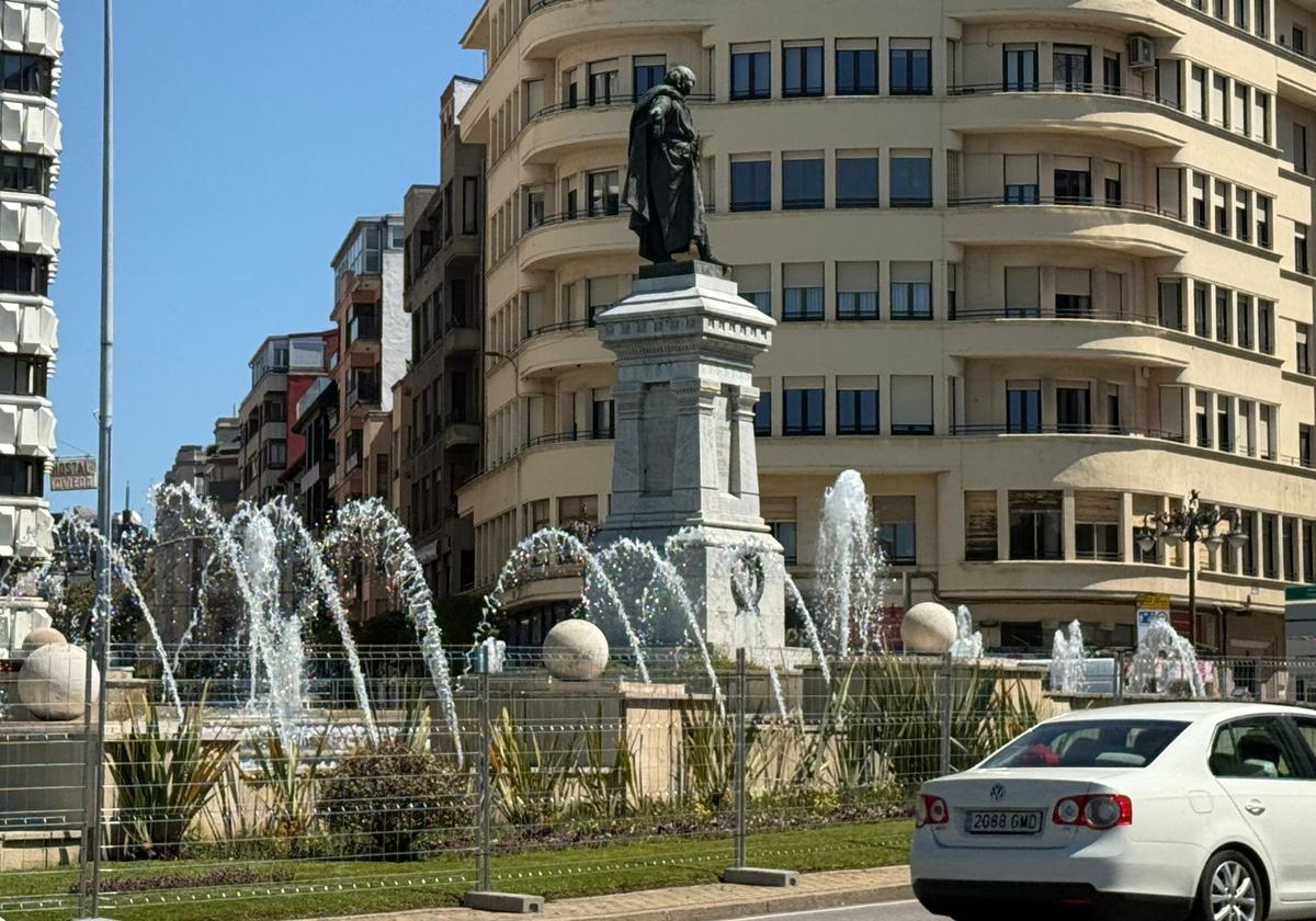 La plaza de Guzmán ya está vallada.