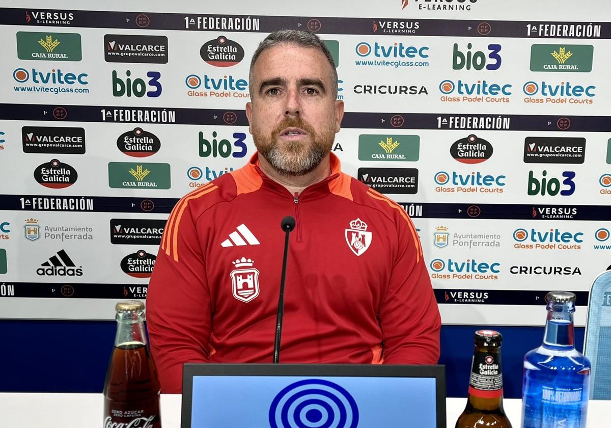 Javi Rey, entrenador de la Ponferradina.