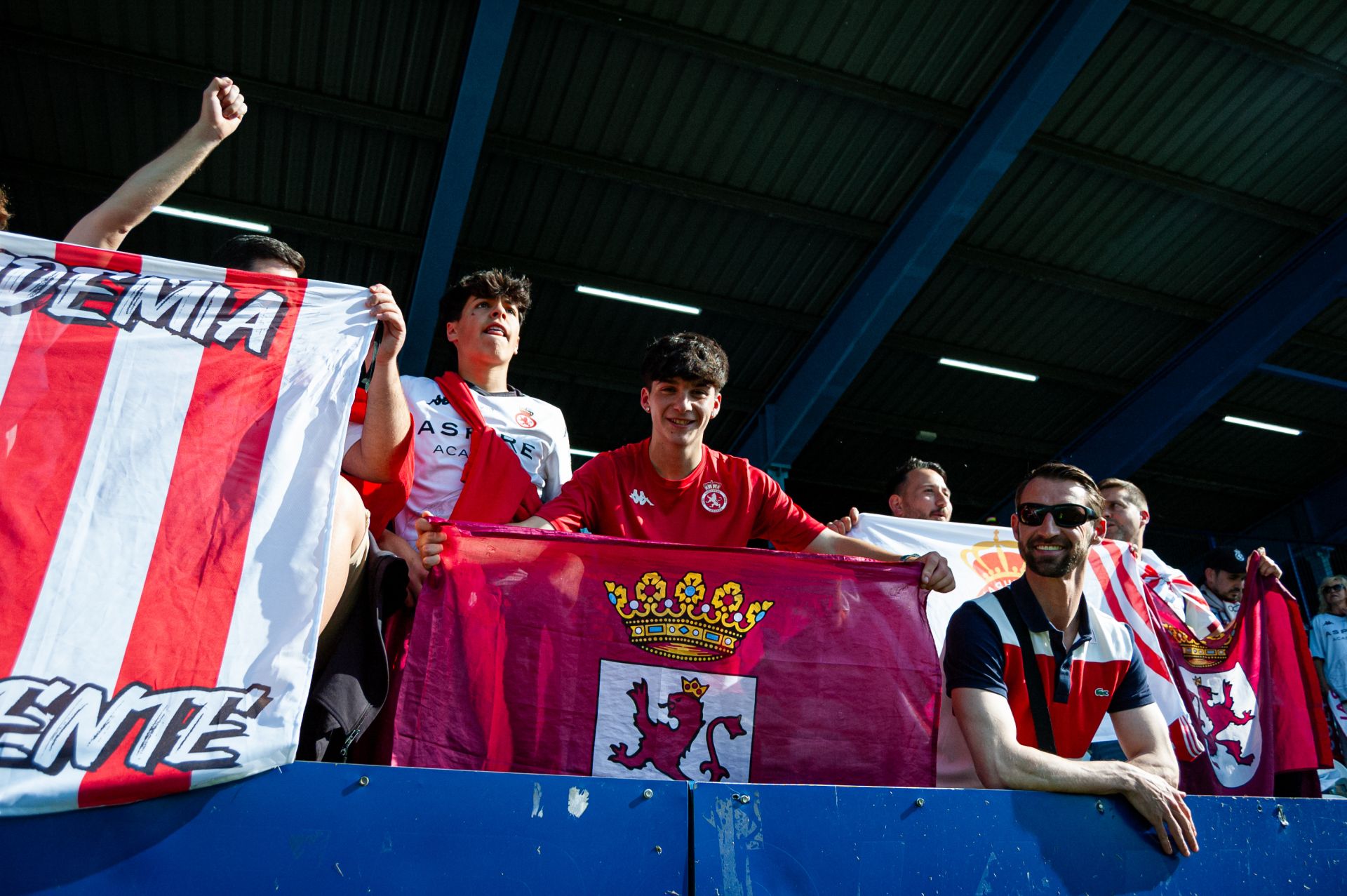 Las mejores imágenes del derbi entre Ponferradina y Cultural