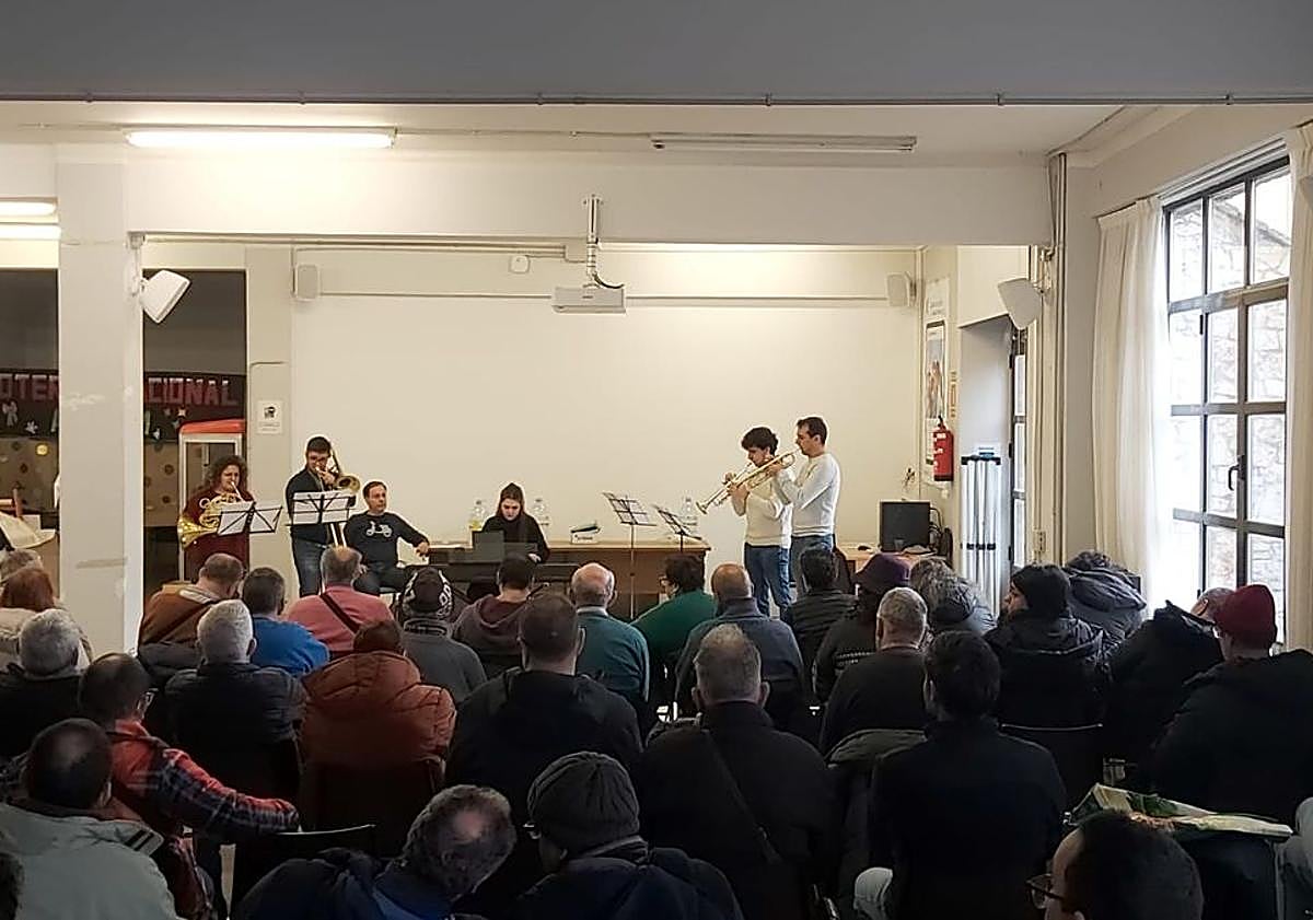 Imagen principal - El Conservatorio acerca la música a 16 centros sociales y asistenciales de la provincia