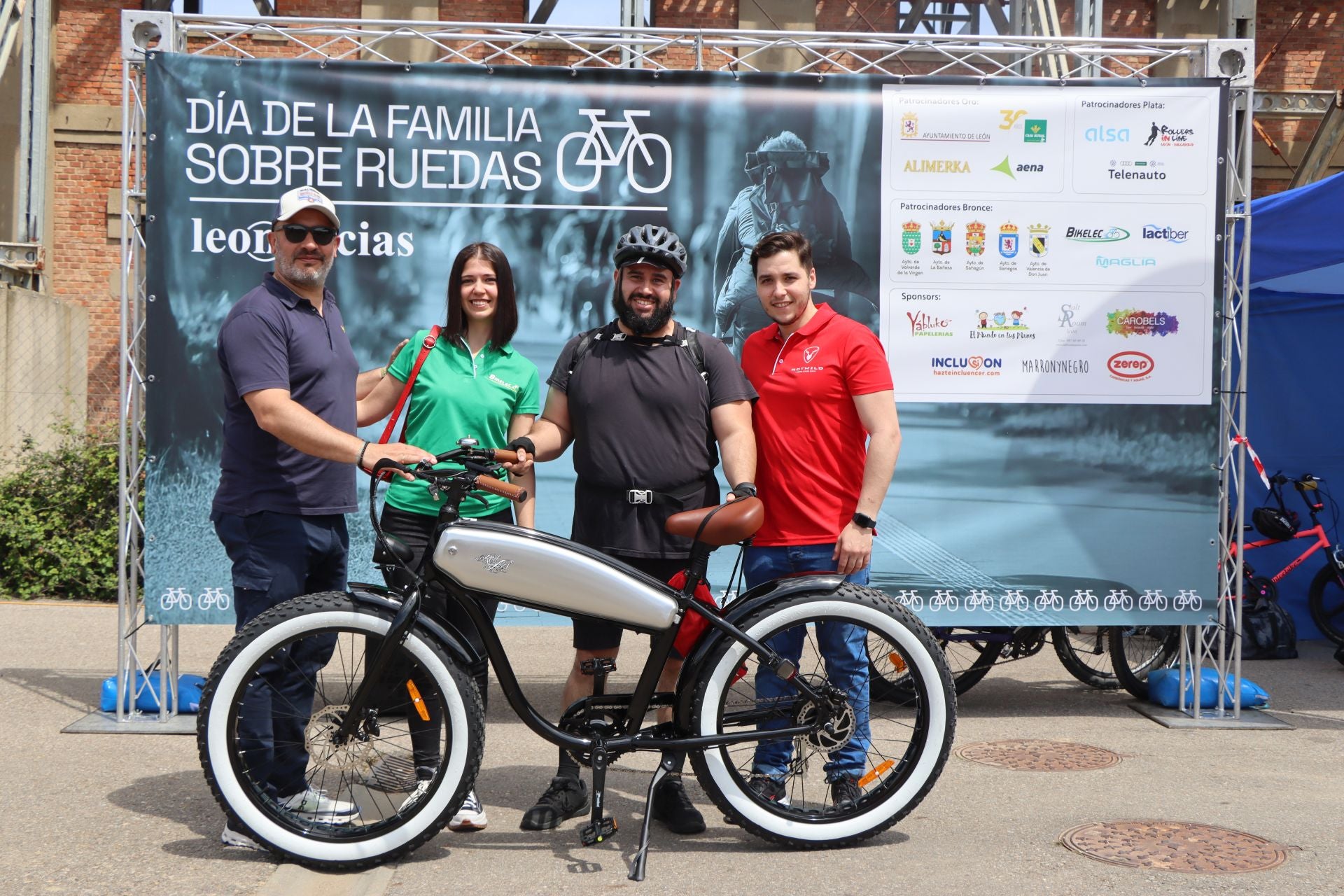 Ganadores de los sorteos del Día de la Familia sobre Ruedas