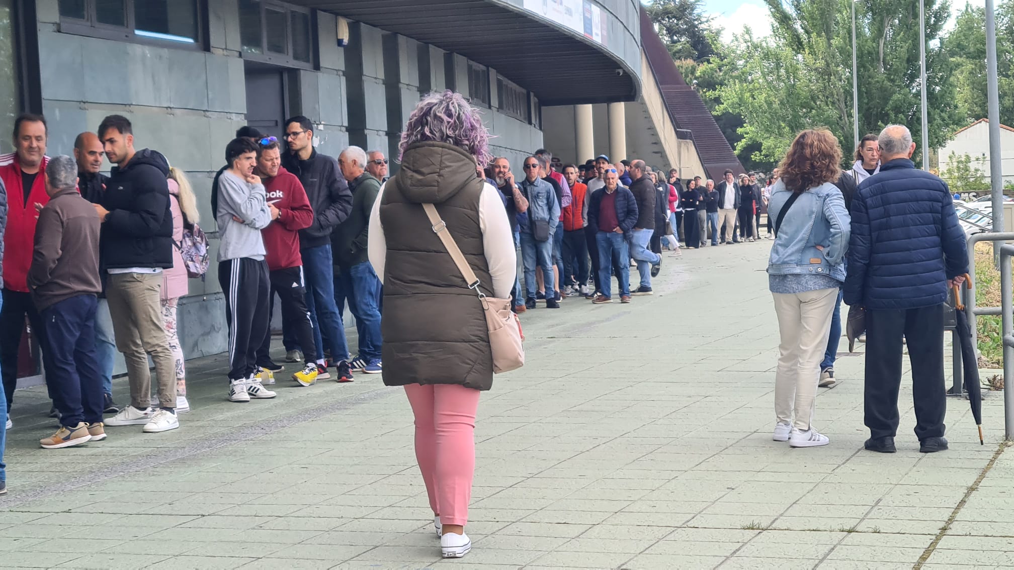 Largas colas en el Reino