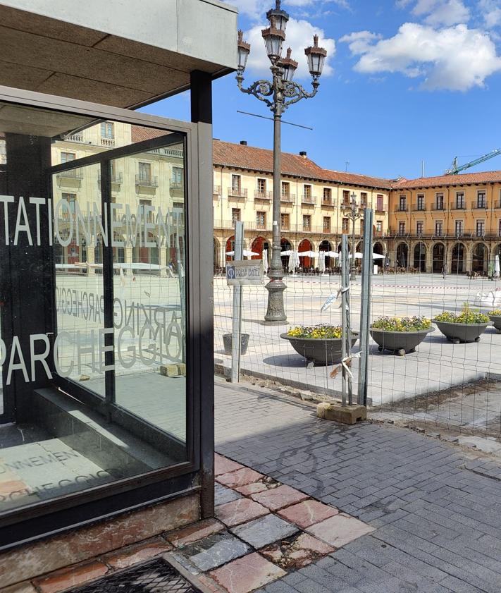 Imagen secundaria 2 - Estado actual de la Plaza Mayor de León tras la apertura de otra zona adoquinada.