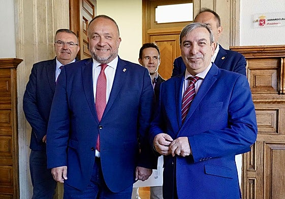 Courel y Sanz Merino este martes en la Diputación de León.