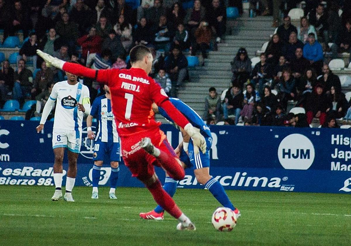 Andrés Prieto, en un partido con la Deportiva.