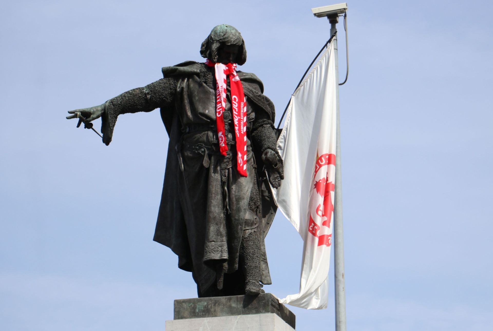 Guzmán se viste de la Cultural