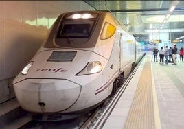 Tren llegando a la estación de León.