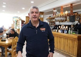 Dueño del restaurante Ezequiel en Villamanín.