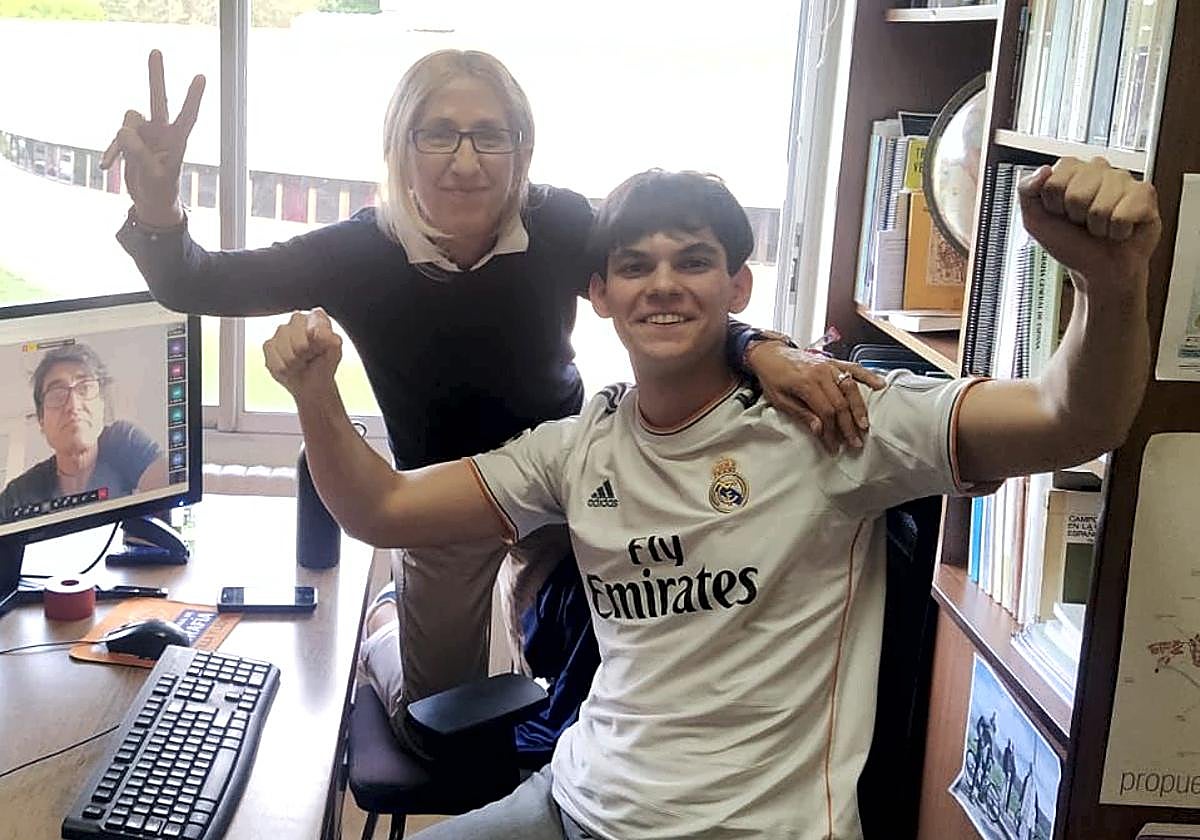 Carmen Fraile y Diego Contreras celebrando la victoria.