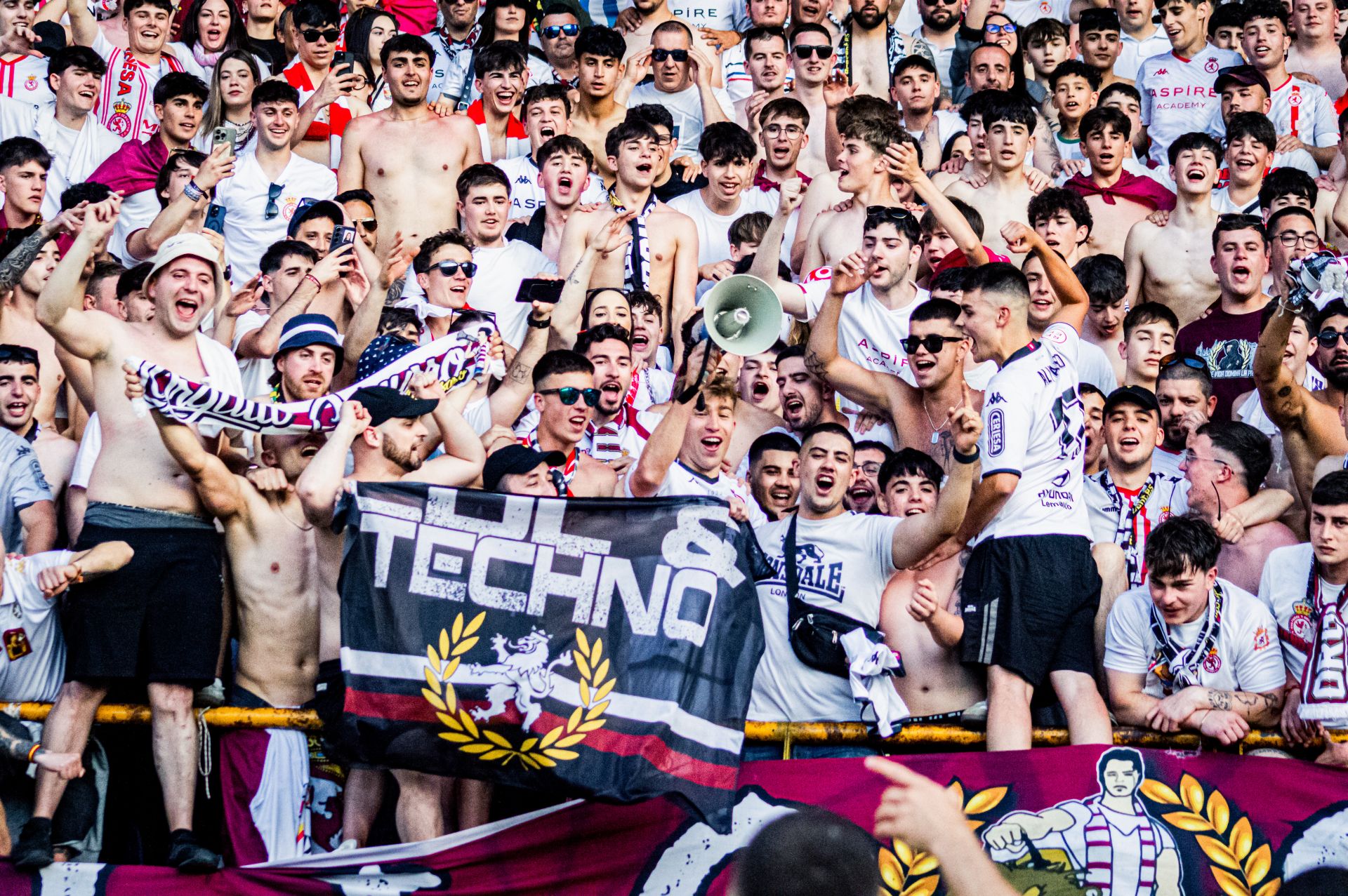 Así vivió el Reino de León el ascenso, en imágenes