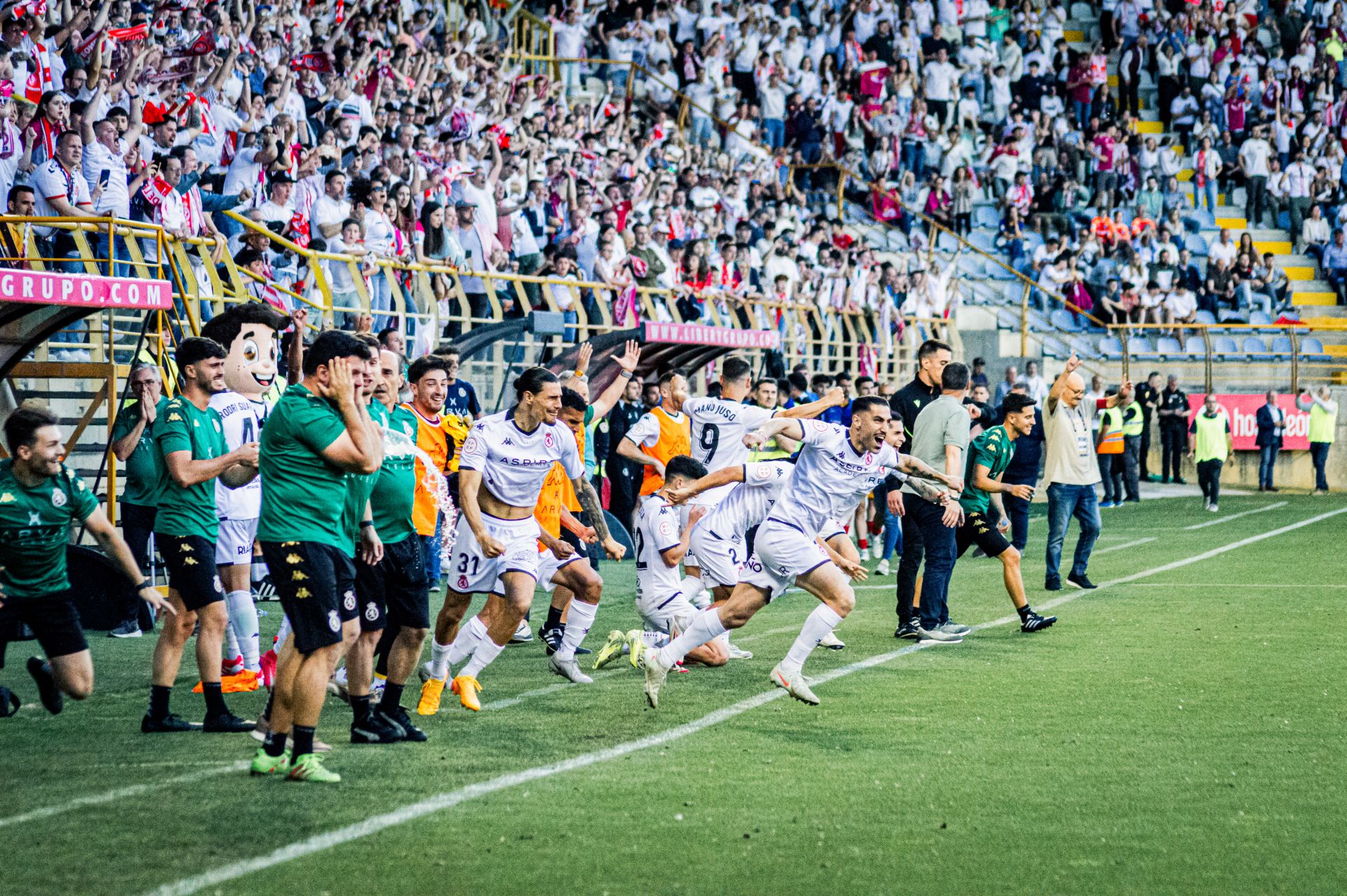 Así vivió el Reino de León el ascenso, en imágenes