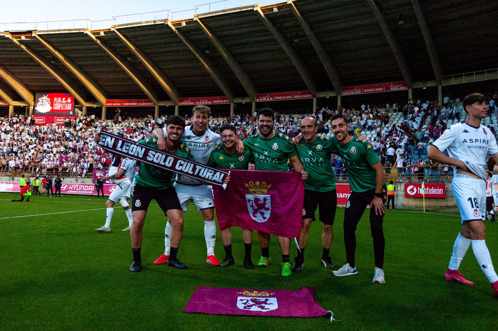 Así vivió el Reino de León el ascenso, en imágenes